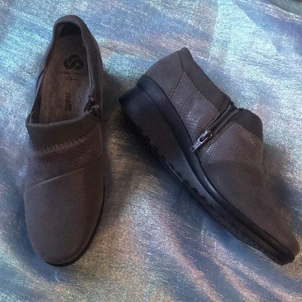 💟 Clarks Cloudsteppers Caddell Denali Comfort Wedges in Size 6.5